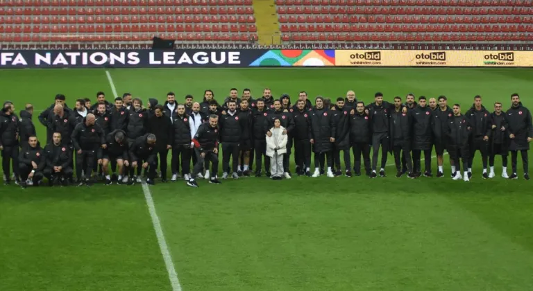 A Milli Futbol Takımı, Kadir Has Stadyumu’nda yürüyüş yaptı