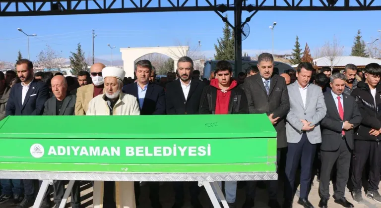 Adıyaman'daki kazada ölen 5 kişi toprağa verildi