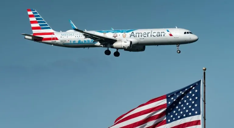 American Airlines, ABD'deki tüm uçuşlarını teknik aksaklık sebebiyle durdurdu