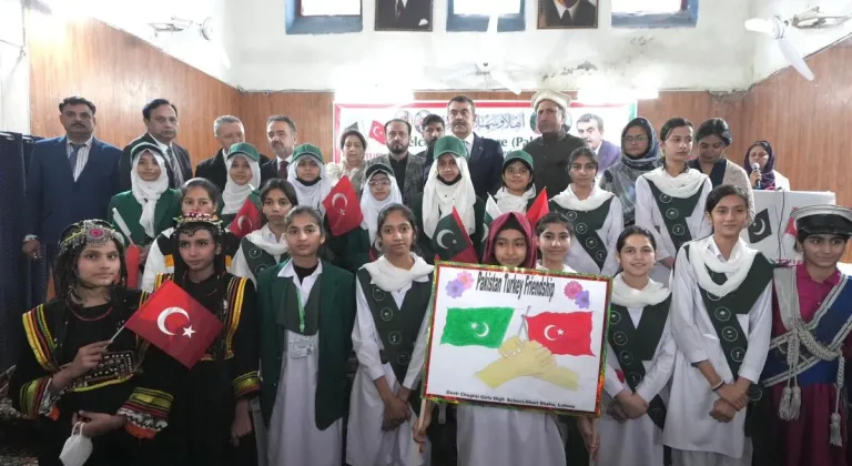   Bakan Tekin, Pakistan’da Kemaird Kız Lisesi’ni ziyaret etti