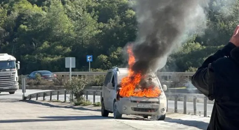 Bodrum'da hafif ticari araç yandı