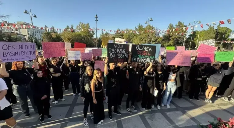 Üniversitelilerden kadına şiddet protestosu