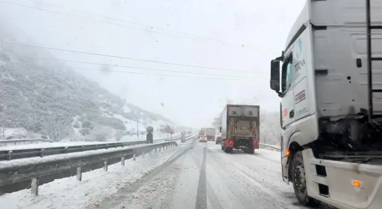 Burdur'da kar yağışı ulaşımı aksattı