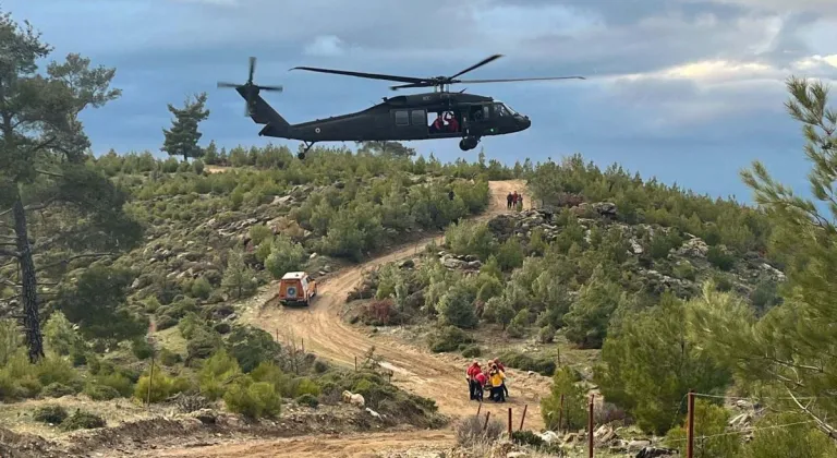 Dağda kaza yapınca mahsur kalan motosikletli, helikopterle kurtarıldı