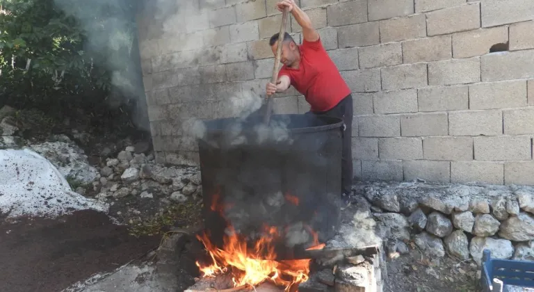 Doğada kendiliğinden yetişiyor, yağı 400 liraya satılıyor