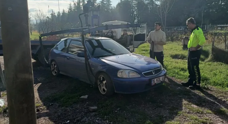 ‘Dur’ ihtarına uymayan sürücünün otomobili, takipteki ekip otosuyla çarpıştı, 1 polis yaralandı 