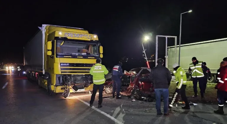 Edirne'de TIR'la çarpışan otomobilin sürücüsü öldü; kaza kamerada