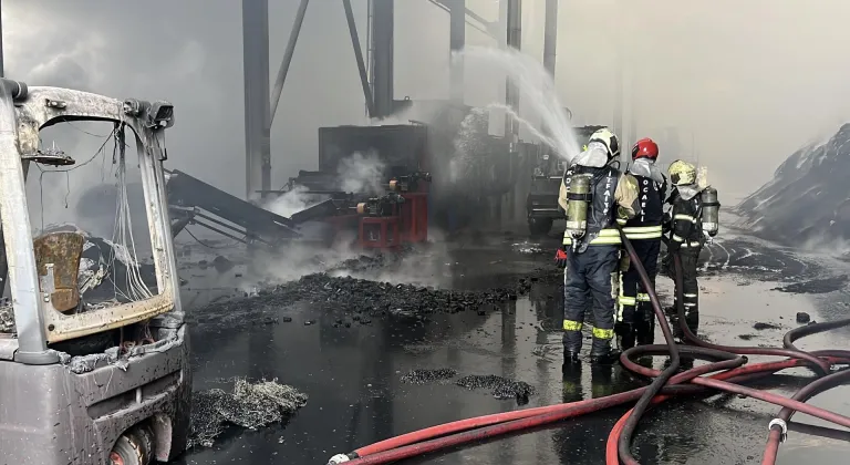 Fındık kabuğundan kömür üretilen fabrikasında çıkan yangın, 4 saatte söndürüldü