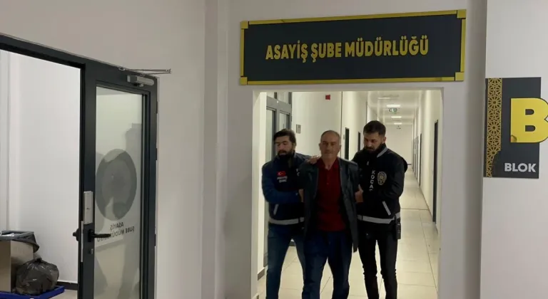 Hastanede karşılaştığı husumetlisini bıçakladı