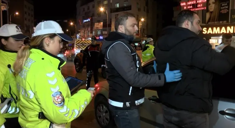 İstanbul-İstanbul İl Emniyet Müdürü Yıldız, Sancaktepe'de uygulamaya katıldı