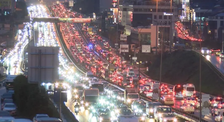 İstanbul'da trafik yoğunluğu yüzde 89’a ulaştı