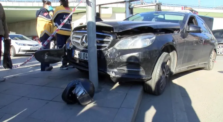 Şişli'de ters yöne girip motosikletliye çarptı, yakınları gelene kadar aracından inmedi