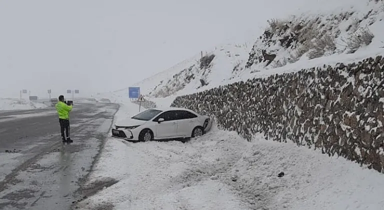 Karlıova’da 10 köy yolu kar nedeniyle ulaşıma kapandı