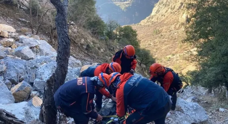 Kayalıklardan düşen avcı için arama çalışma başlatıldı