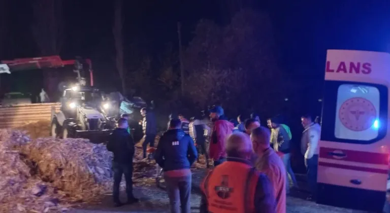 Kazaya müdahale eden polislere TIR çarptı: 1 şehit, 1 polis yaralı