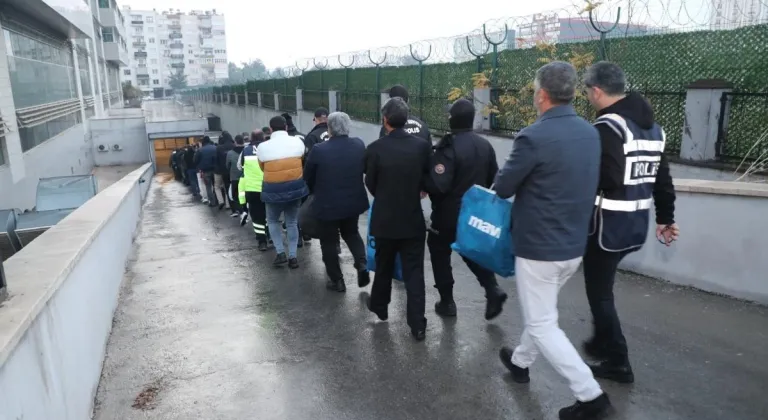 Mersin'deki rüşvet operasyonunda, aralarında gümrük müdürünün de olduğu 91 şüpheli tutuklandı