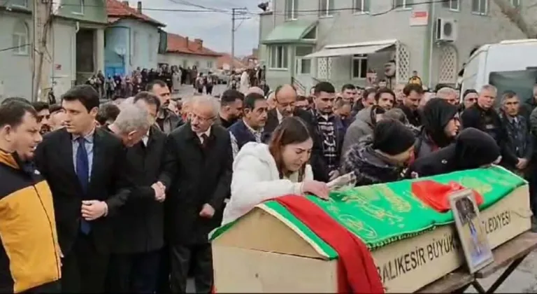 Mühimmat fabrikasındaki patlamada ölen işçilerden 10'u son yolculuklarına uğurlandı / Ek fotoğraflar