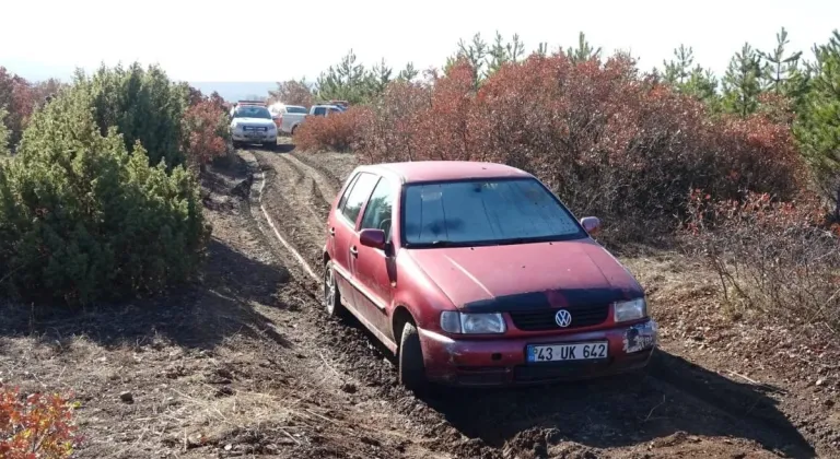 Önceki gün kaybolmuştu, çamura saplanmış aracı bulundu