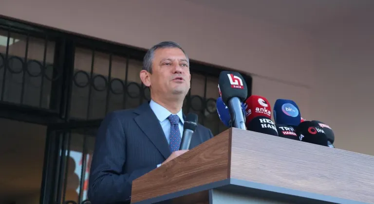 Özgür Özel: Gerçek beka sorunu bir ülkenin gençlerinin, gelişmiş ülkelerde hayal kurmasıdır