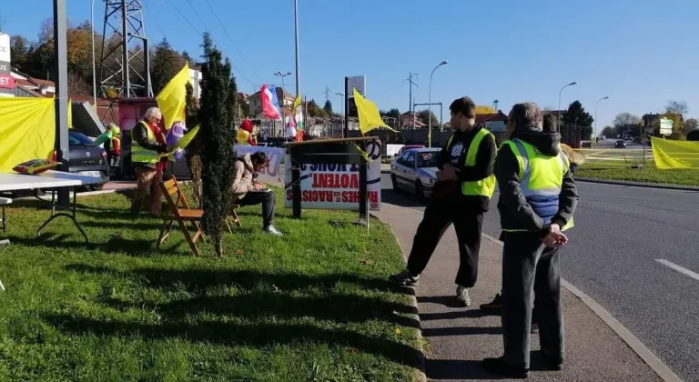 Sarı Yelekliler yeniden sokağa çıktı