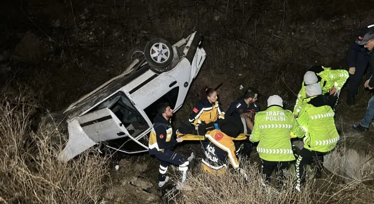 Takla atan otomobildeki 2 kişi yaralandı