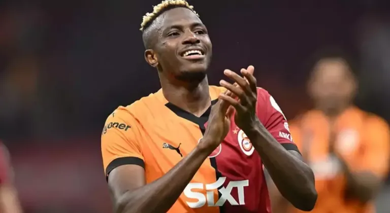 Victor Osimhen, sahalara döneceği tarihi kendi açıkladı